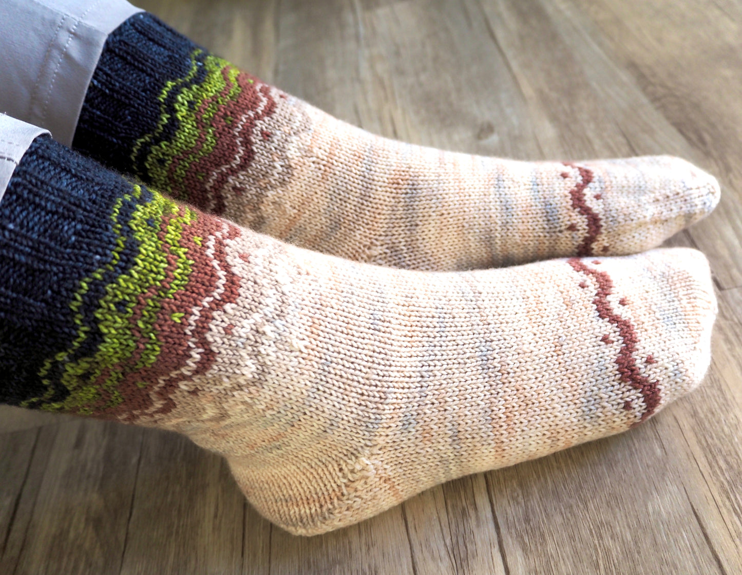 Painted Waves Socks - Knitting Pattern PDF