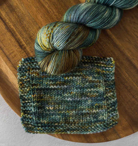 [Used for swatch] Into the Unknown - Merino DK (94g)